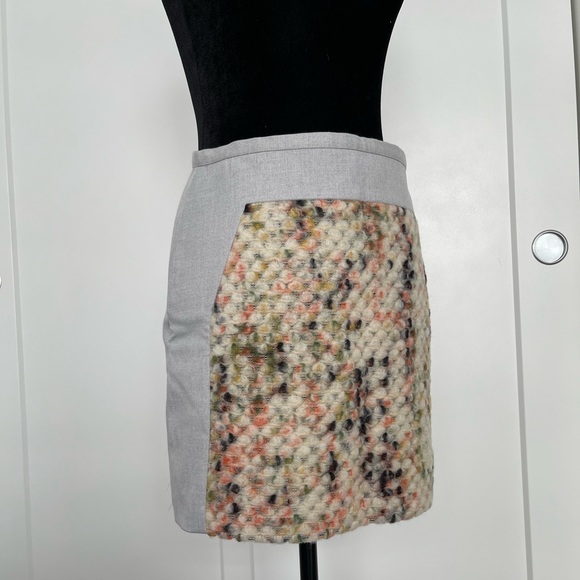 4𝒇𝒐𝒓$50 BANANA REPUBLIC pencil skirt gray with fron pattern Size6P - Picture 2 of 11